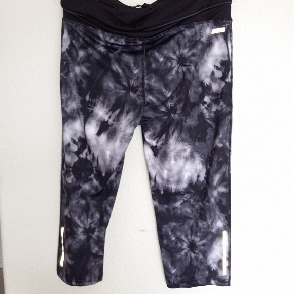 Danskin yoga, athletic, gym blk and gray print Capri length pants M - Picture 2 of 6